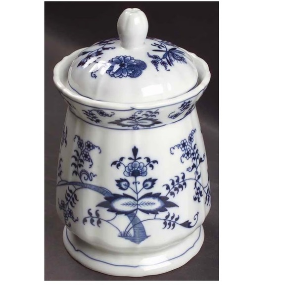 Like new vintage Blue Danube Biscuit cookie candy Jar w lid Porcelain